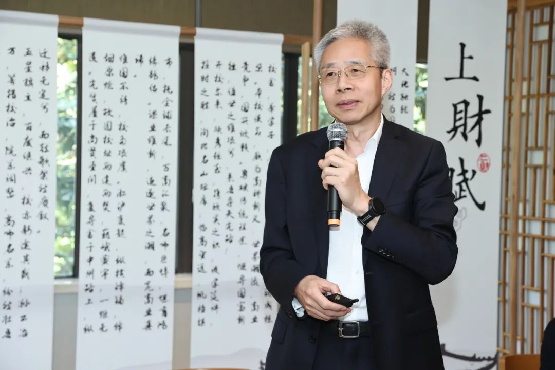 郎咸平上海财经大学演讲稿_上海财经大学校董面对面 经济金融形势 行业发展展望