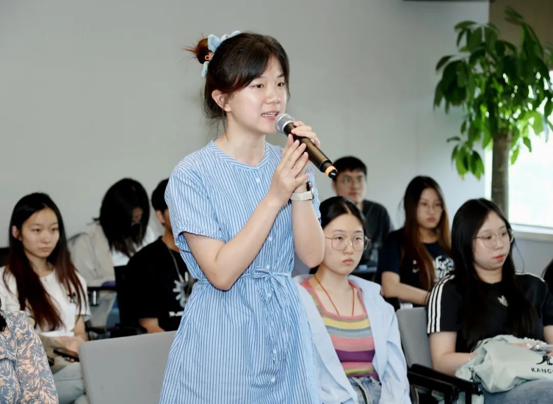 郎咸平上海财经大学演讲稿_上海财经大学校董面对面 经济金融形势 行业发展展望
