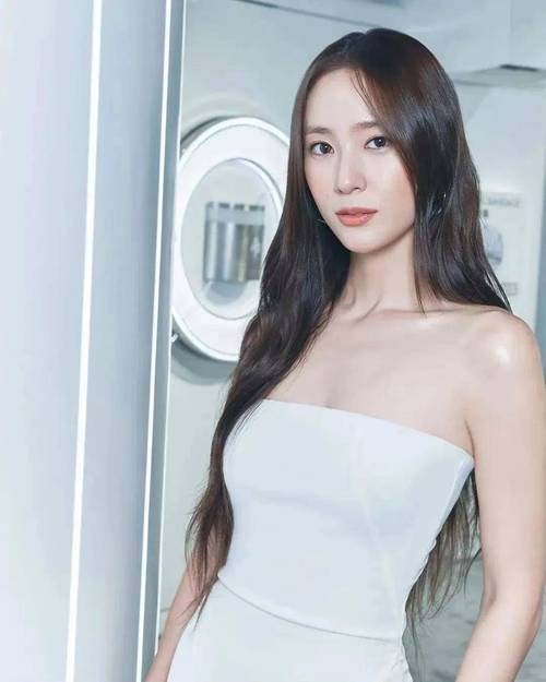 郑秀晶绯闻男友全揭秘：从TOP到KAI，谁是她心中的理想型？