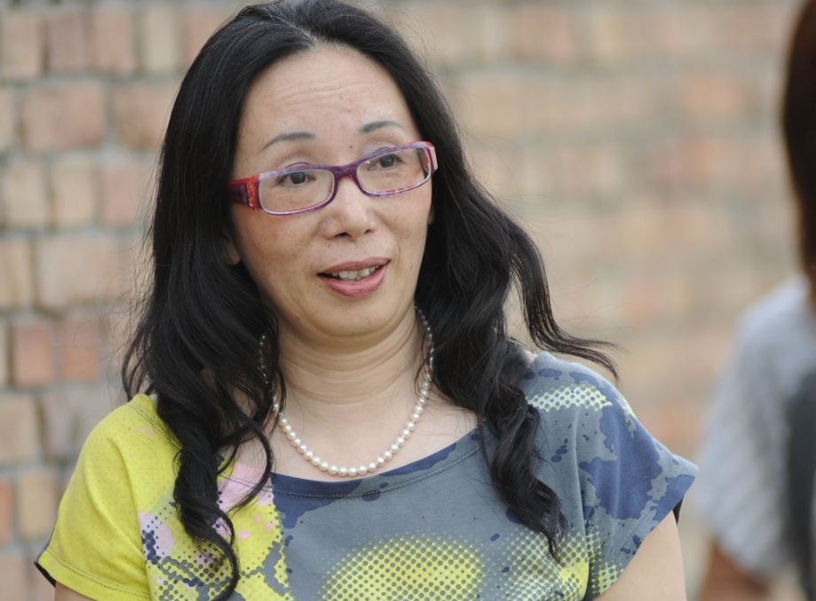 戴秀丽儿子鲜为人知？女首富的跨国婚姻与英国丈夫为何离婚