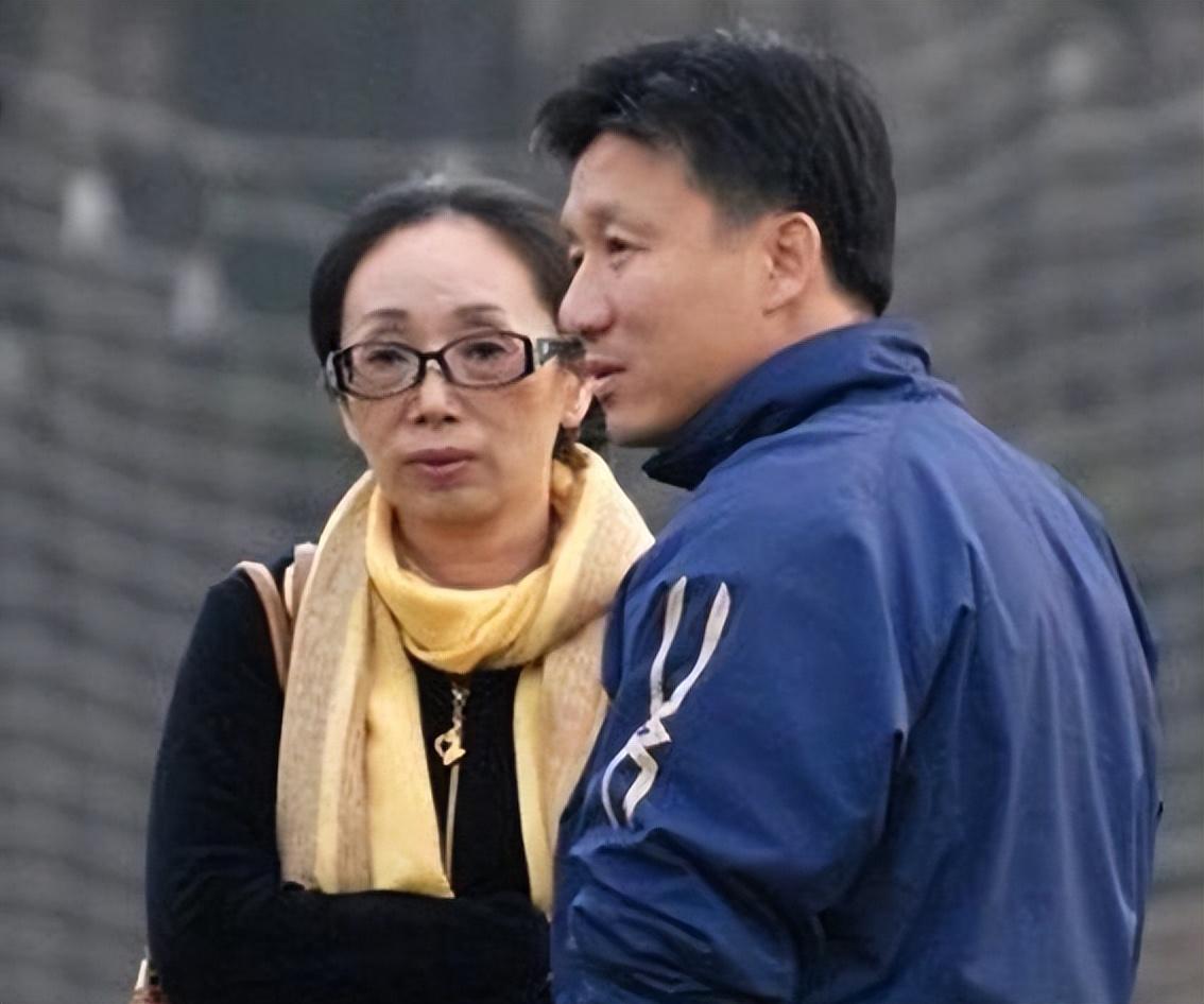 女首富戴秀丽 离婚原因 托尼霍肯婚姻故事_戴秀丽的儿子