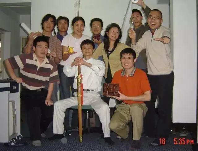 618是什么日子啊_淘宝天猫京东拼多多抖音快手内容电商策略转变_618大促直播电商平台竞争格局变化