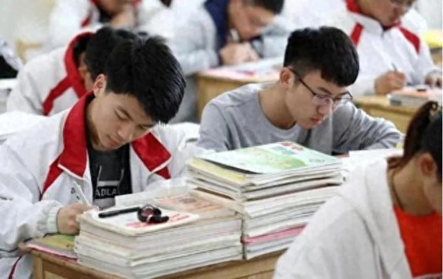 2025 年 6 月 17 日高考分数线预测图刷爆家长群！真相究竟如何？