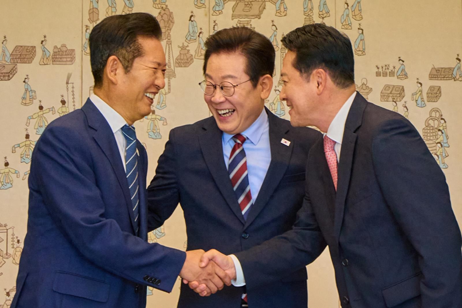 想去韩国工作？不同行业工资水平大揭秘，制造业是这样