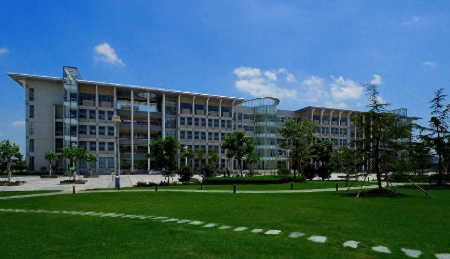 2025年ABC中国大学排名：37所公办本科政法类大学上榜，中国政法大学排第45位