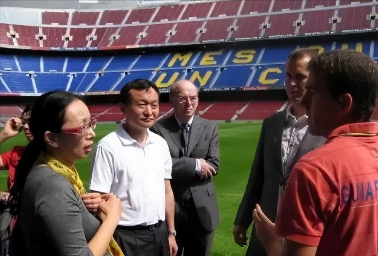 秀丽·霍肯财富观念差异_托尼·霍肯教授离婚原因_女富豪戴秀丽离婚记