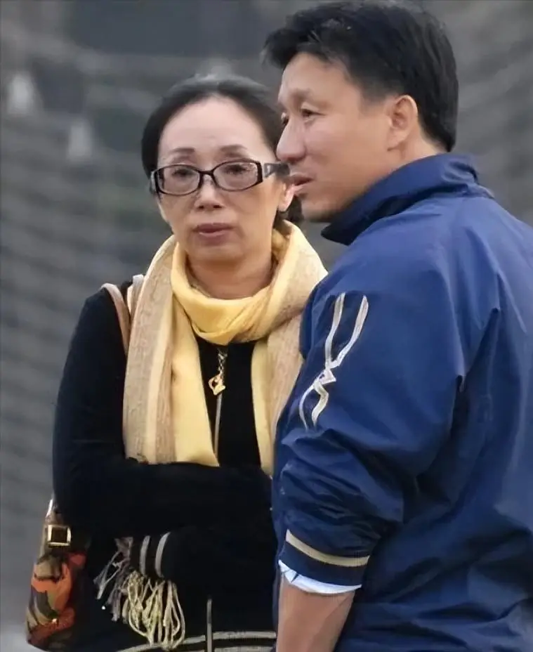 托尼·霍肯教授离婚原因_秀丽·霍肯财富观念差异_女富豪戴秀丽离婚记