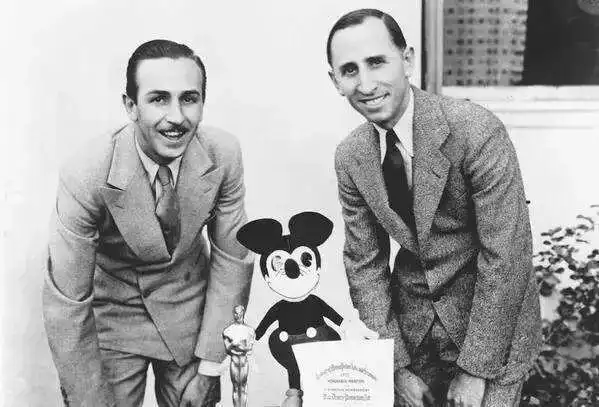 迪士尼乐园背后的华特·迪士尼_华特迪士尼的故事_华特迪士尼真实故事