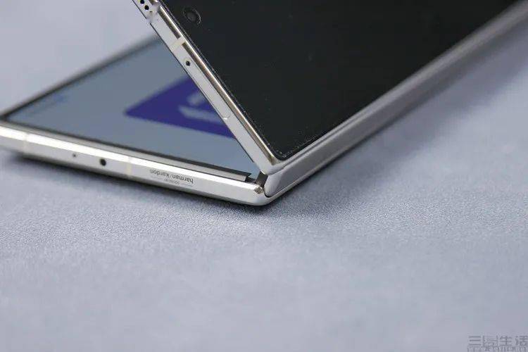 笔记本电脑 大小尺寸_折叠屏笔记本电脑好不好用_折叠屏手机与折叠屏笔记本对比