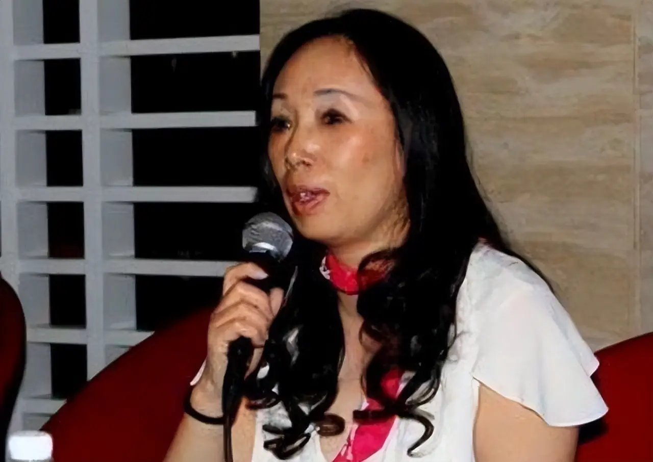 爱情与物质平衡_女富豪戴秀丽离婚 时代周报_女富豪戴秀丽真实故事
