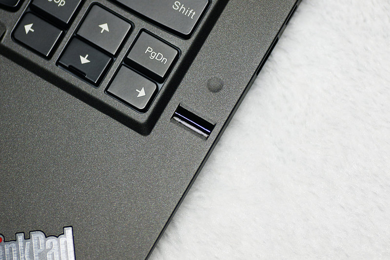 thinkpad指示灯_ThinkPad X1 Carbon review_Carbon fiber material laptop
