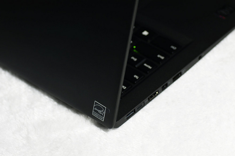 thinkpad指示灯_ThinkPad X1 Carbon review_Carbon fiber material laptop