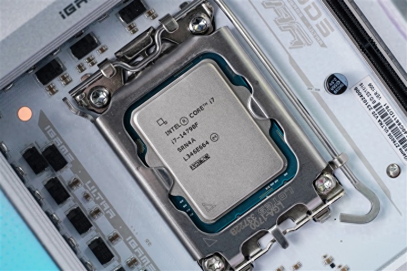 i7-14790F与i7-14700KF缓存频率对比_Intel酷睿i7-14790F参数性能评测_英特尔i7 7700k