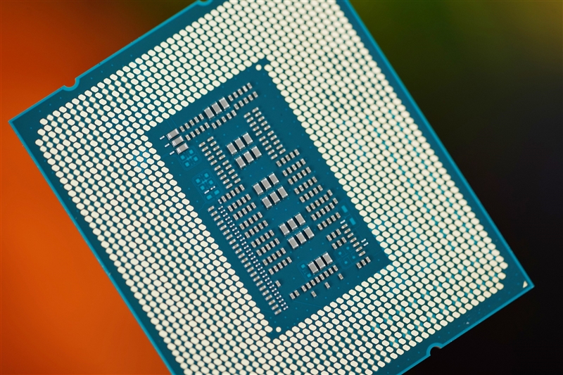 Intel酷睿i7-14790F参数性能评测_英特尔i7 7700k_i7-14790F与i7-14700KF缓存频率对比